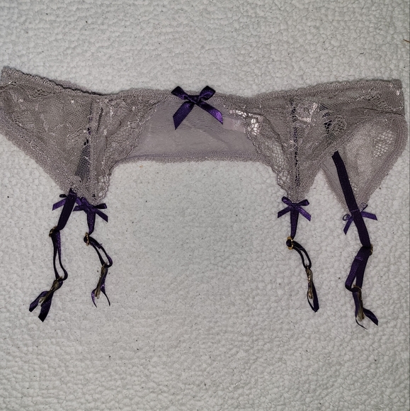Victoria's Secret Garter Belt - Picture 5 of 8